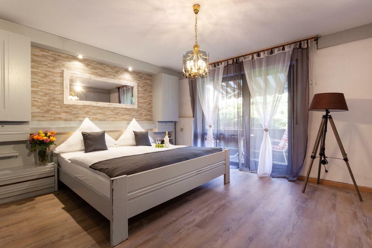 Hotel Petra Байрсброн Экстерьер фото
